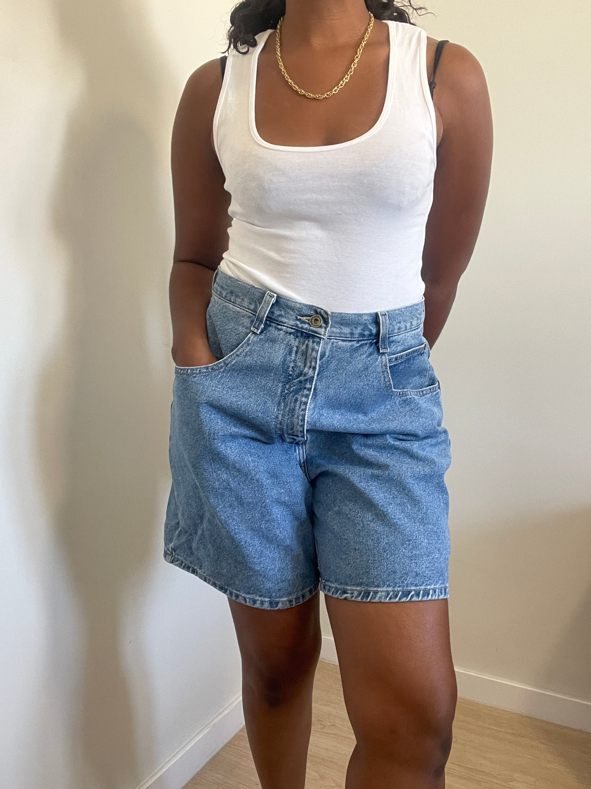 Shorts vintage em denim cintura alta