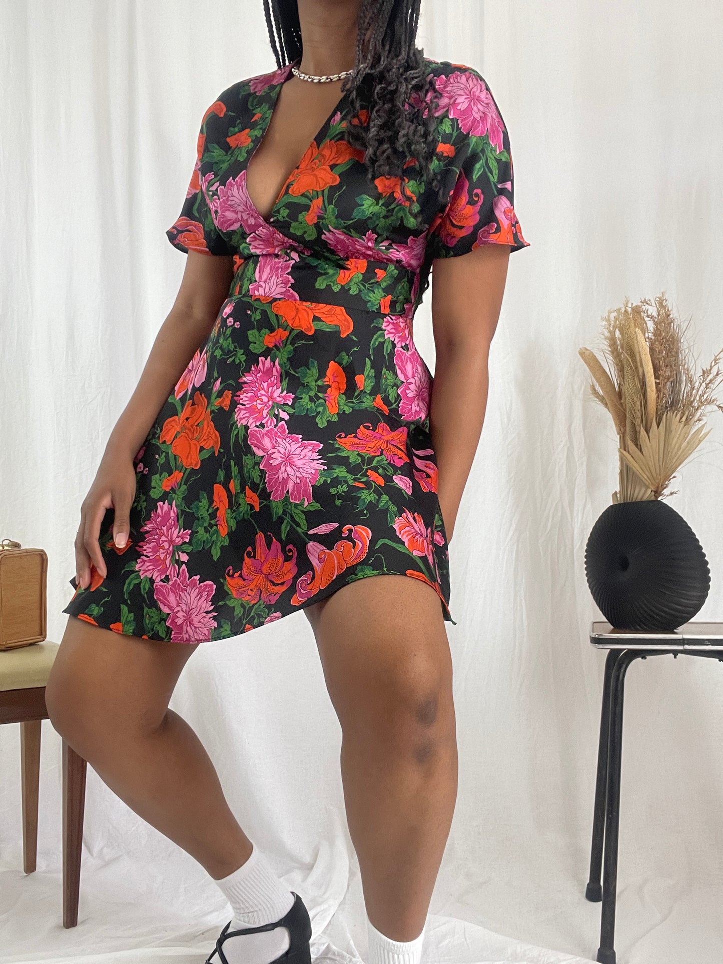 Vestido floral acetinado