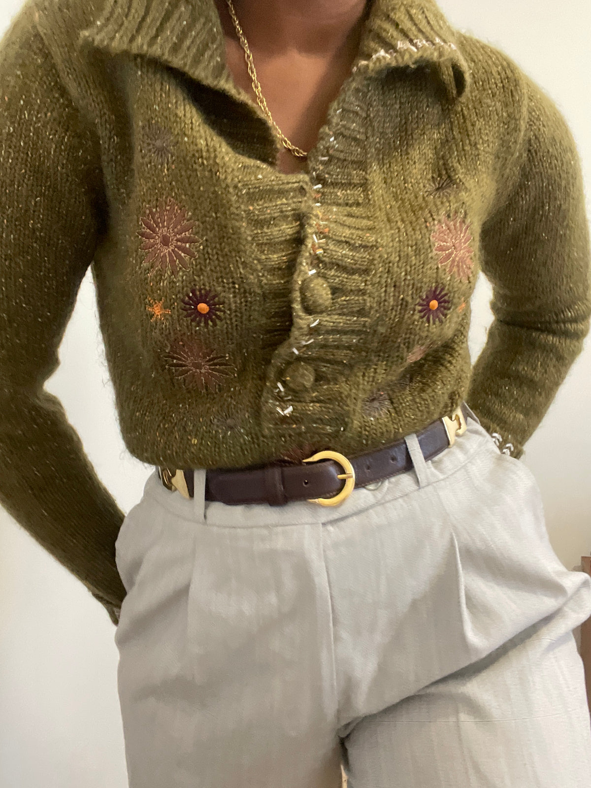 Sweater de malha Extyn Itália verde oliva bordada