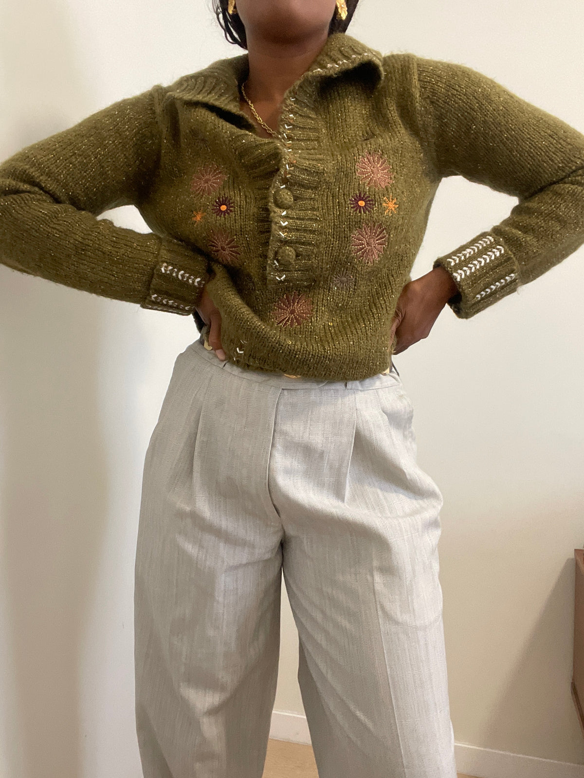Sweater de malha Extyn Itália verde oliva bordada