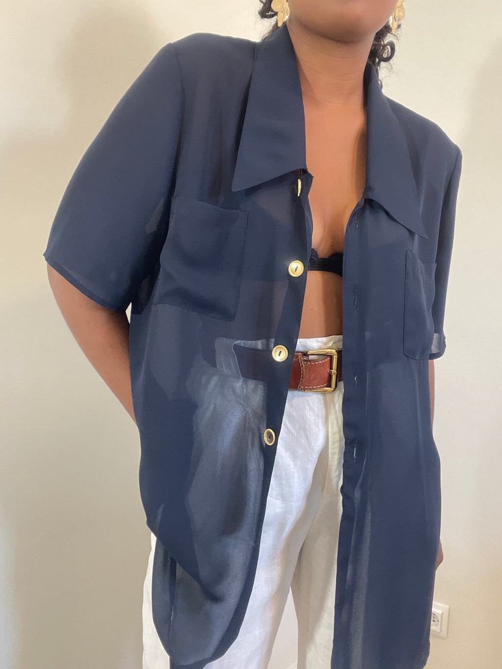 Camisa vintage azul feminina com transparência