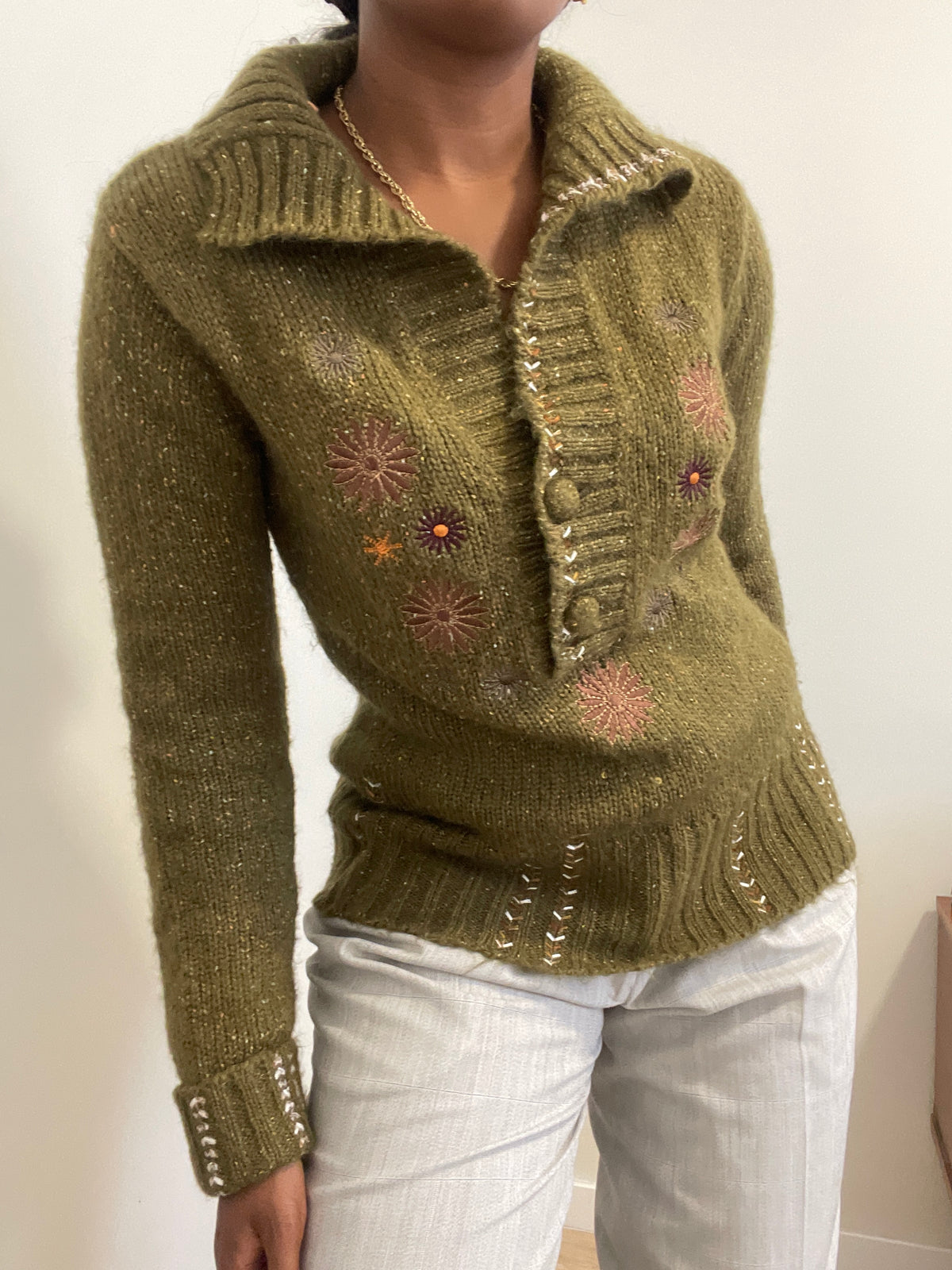 Sweater de malha Extyn Itália verde oliva bordada