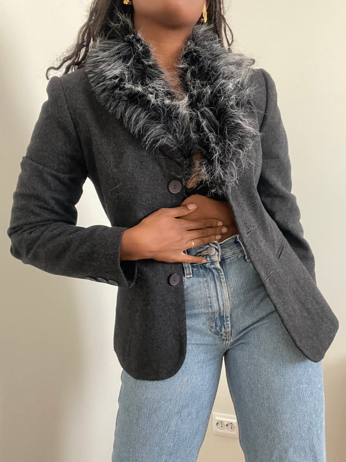 Casaco Y2K com gola pelo