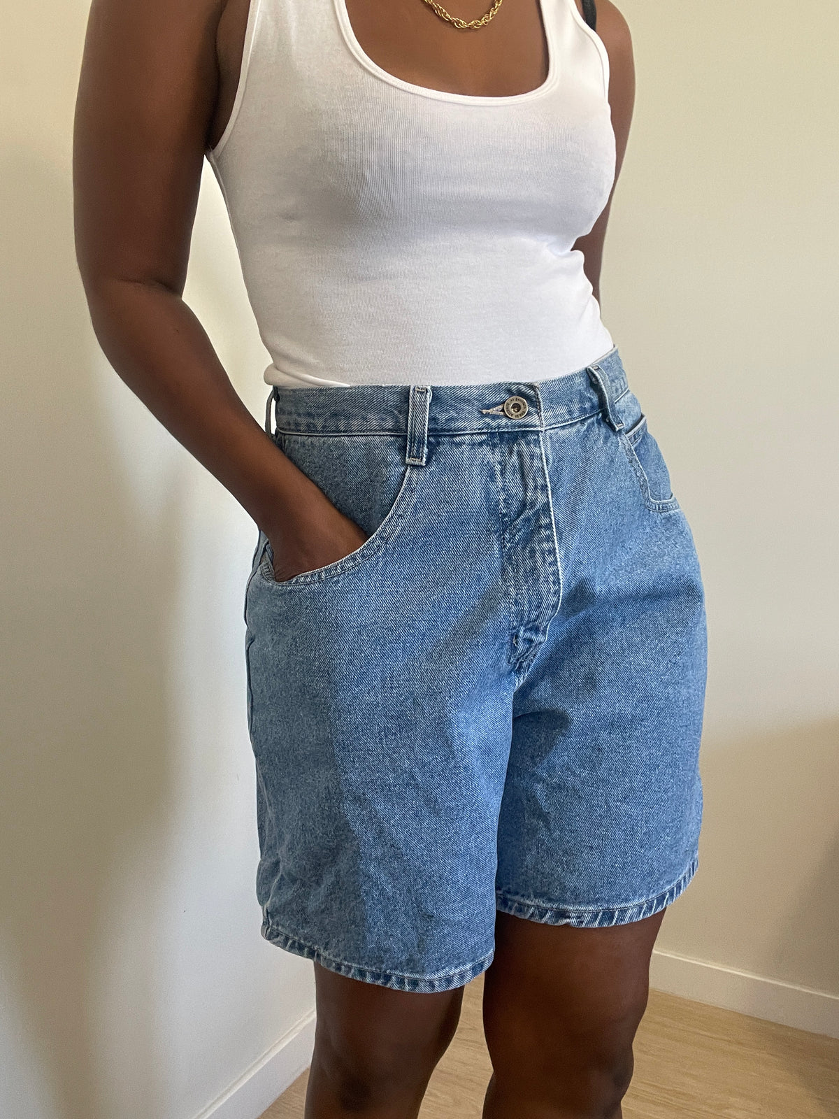 Shorts vintage em denim cintura alta