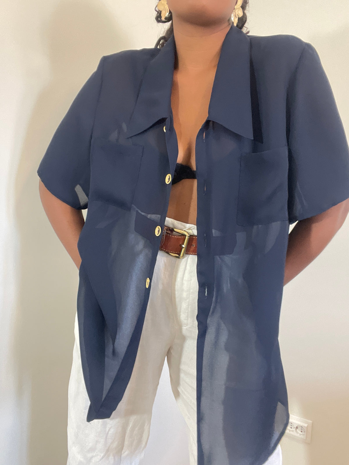 Camisa vintage azul feminina com transparência