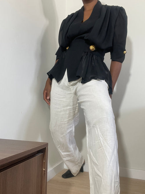 Blusa vintage preta com botões dourados