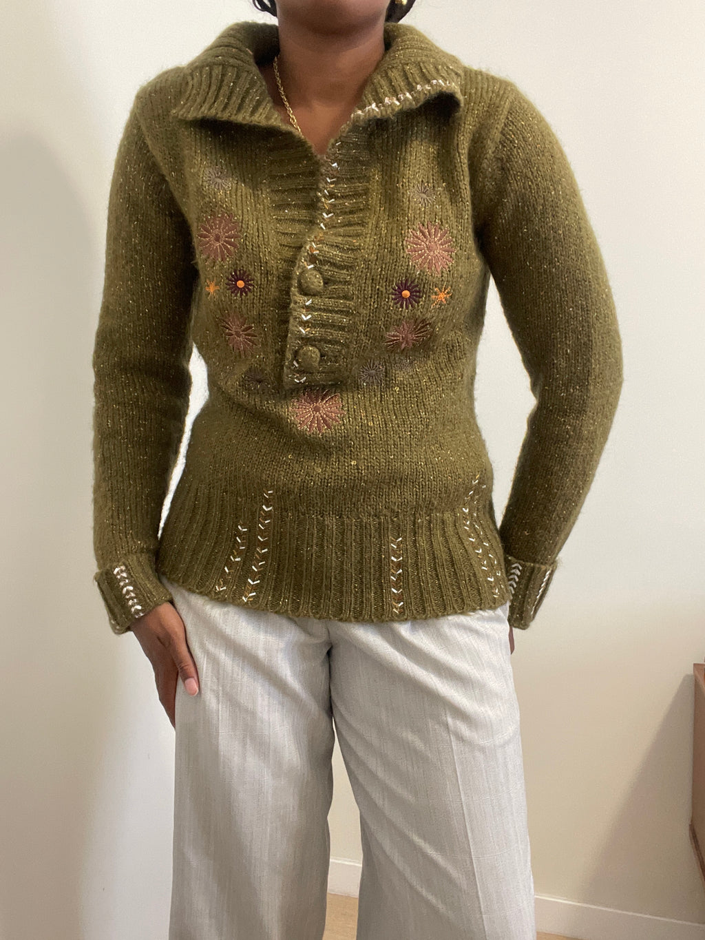 Sweater de malha Extyn Itália verde oliva bordada