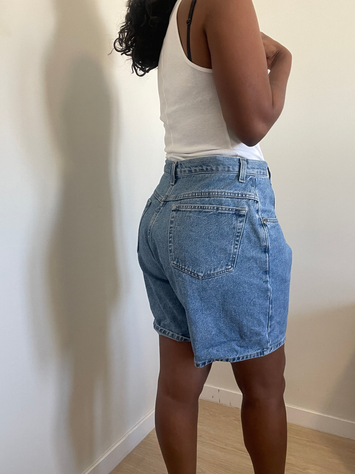 Shorts vintage em denim cintura alta
