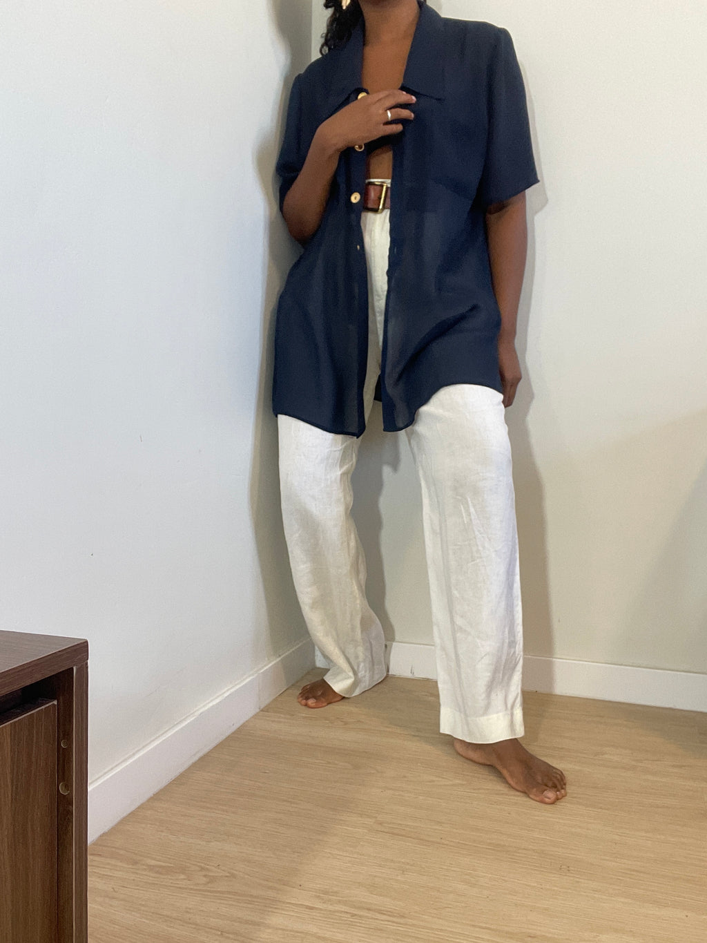 Camisa vintage azul feminina com transparência