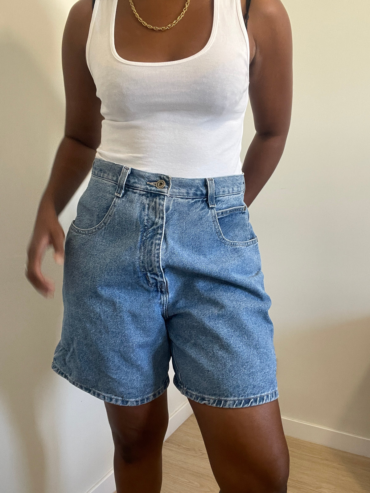 Shorts vintage em denim cintura alta
