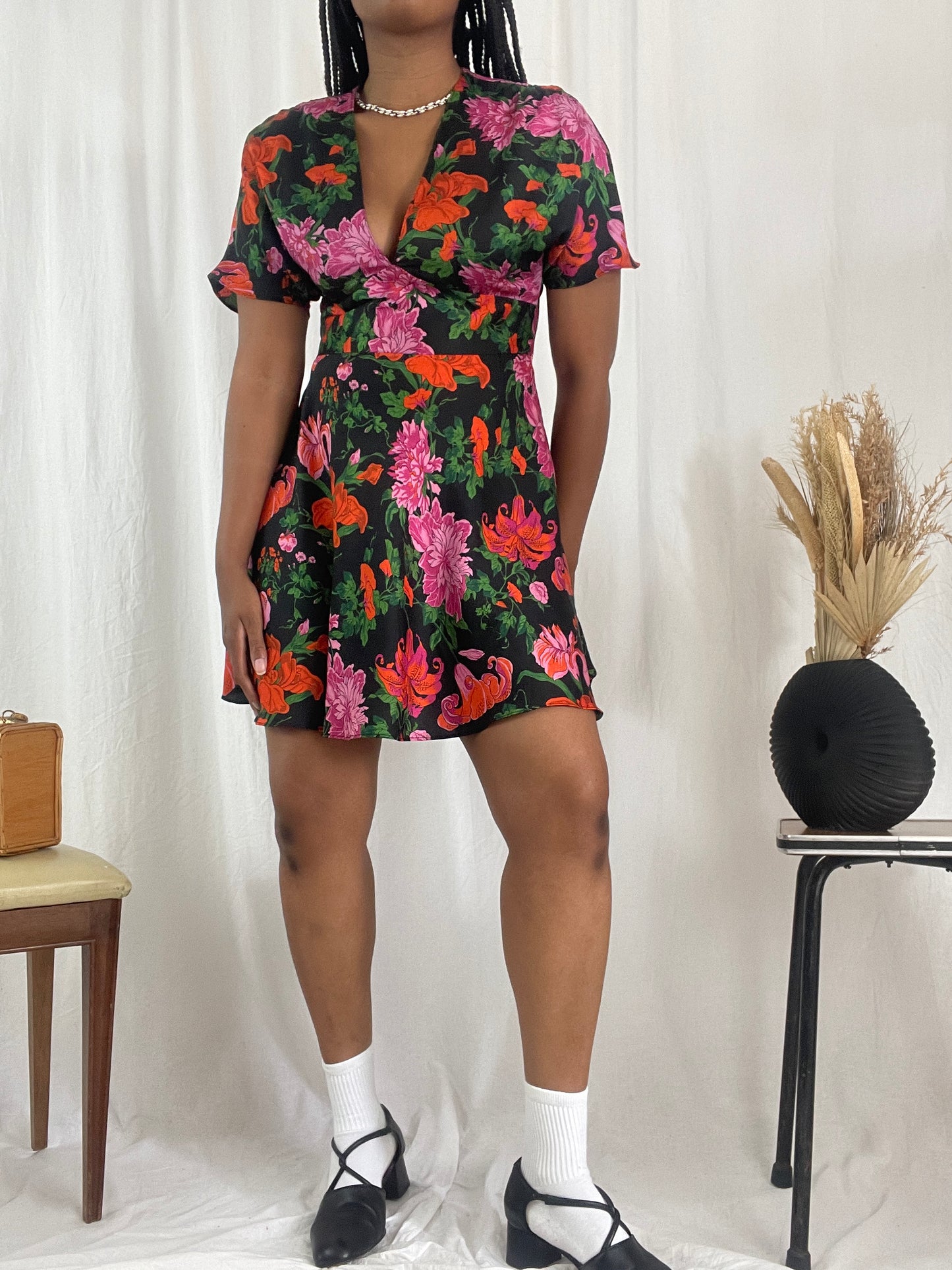 Vestido floral acetinado