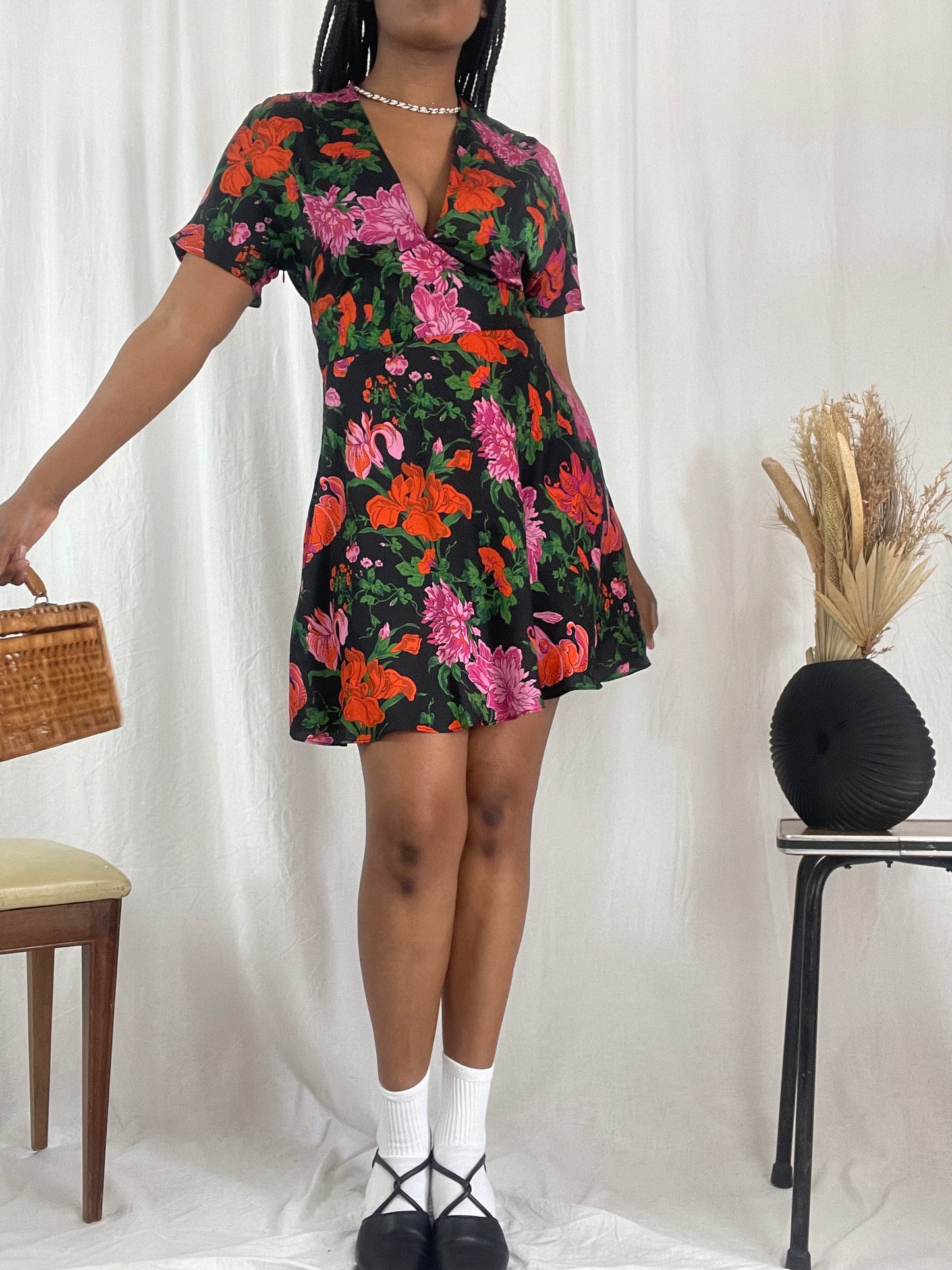 Vestido floral acetinado