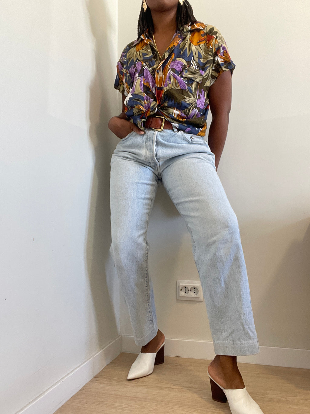 Camisa anos 90 com padrão tropical