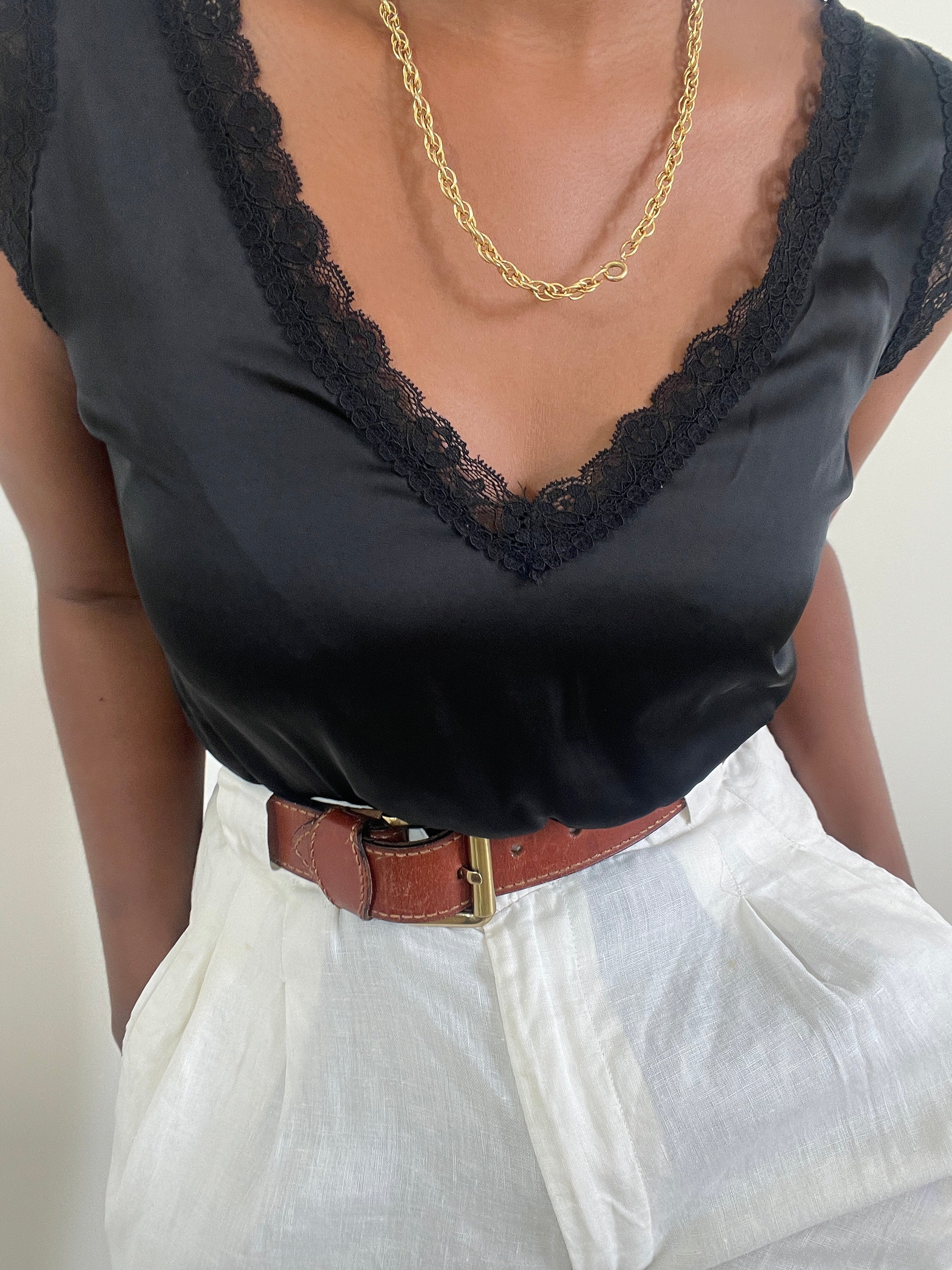 Top preto acetinado