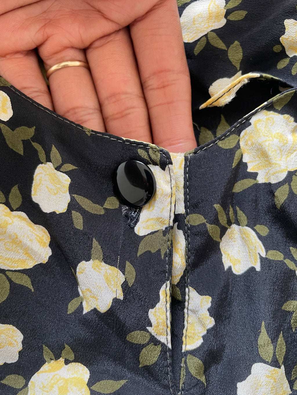 Blusa preta flores